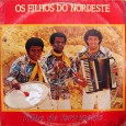 Roubei esse disco lá na casa do Tick, tínhamos que postar alguma coisa sobre Os Filhos do nordeste, de quem somos fãs, mas eu só tinha gravações desorganizadas, é sempre...