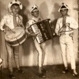 Recebemos do DJ Thomaz, de São Paulo – SP, essas fotos do Trio Luar do sertão. As duas fotos lhe foram enviadas pelo próprio Bacural, recortes do início de sua...