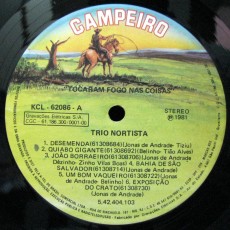 1981-trio-nortista-tocaram-fogo-nas-coisas-selo-a