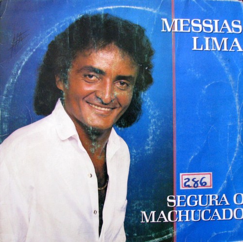 messias-lima-segura-o-machucado-capa