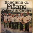 “A ‘Bandinha de Pífano Cultural de Caruarú’ surgiu em 1977. Composta por 06 elementos. Homens simples e humildes. Nunca frequentaram nenhuma escola de música, mas são dotados de sensibilidade harmonial....