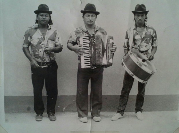 ZEINHO DA SANFONA E TRIO PARAÍBA. ÍNDIO TRIANGULO, ZEINHO SANFONA E ROBERTO ZABUMBA.